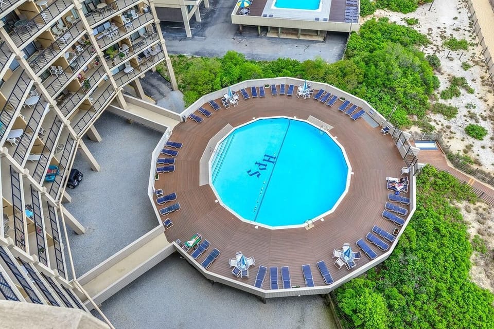 Highpoint-South-Outdoor Pool