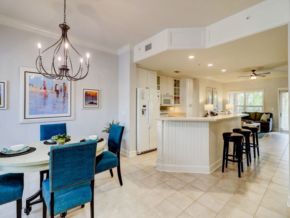 Dining Area at 205 North Shore Place
