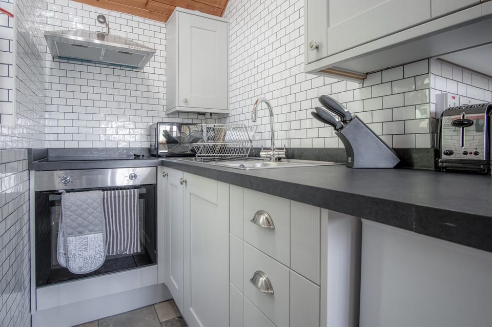 Honeysuckle Cottage - 1 Bedroom Cottage - Amroth (11369)