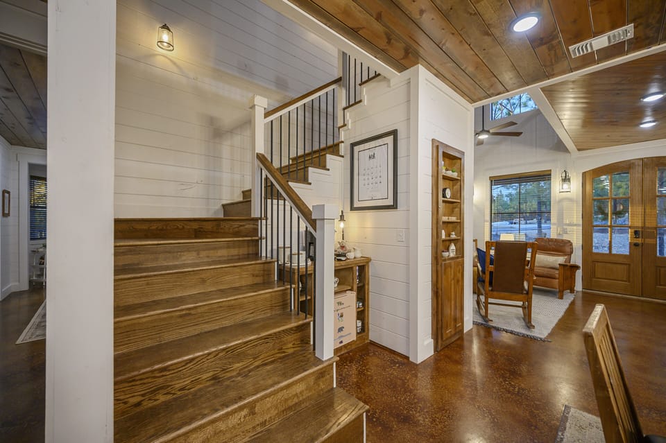 Upstairs to the loft and additional bedrooms.