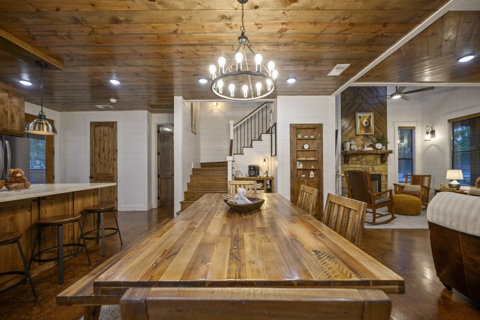 The formal dining table seats 7