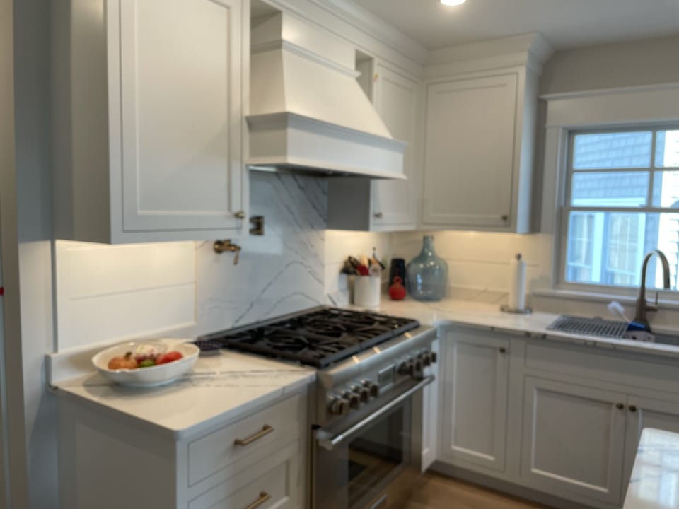 6 burner gas range and convenient pot filler above the burner.