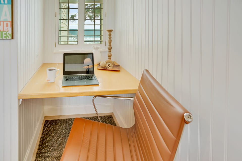 Dedicated work space with ocean view to make your workcation relaxing!
