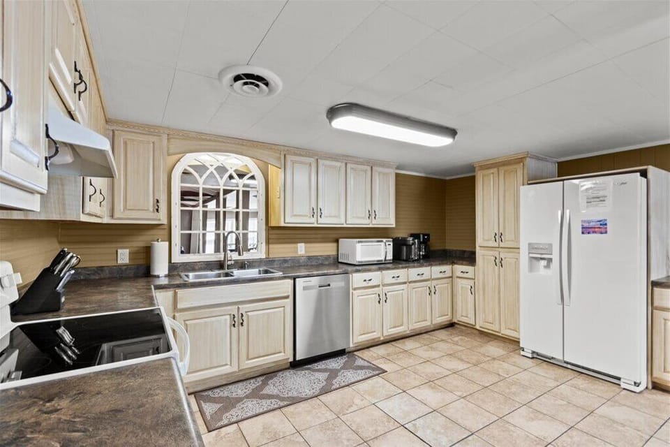 Kitchen with electric stove/oven, dishwasher, refrigerator &  microwave