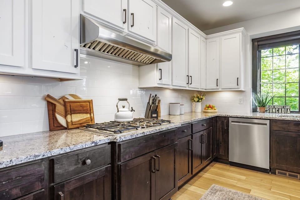 Gas range, luxury appliances & cooking accessories. 