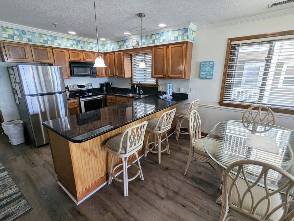 Kitchen and dining area