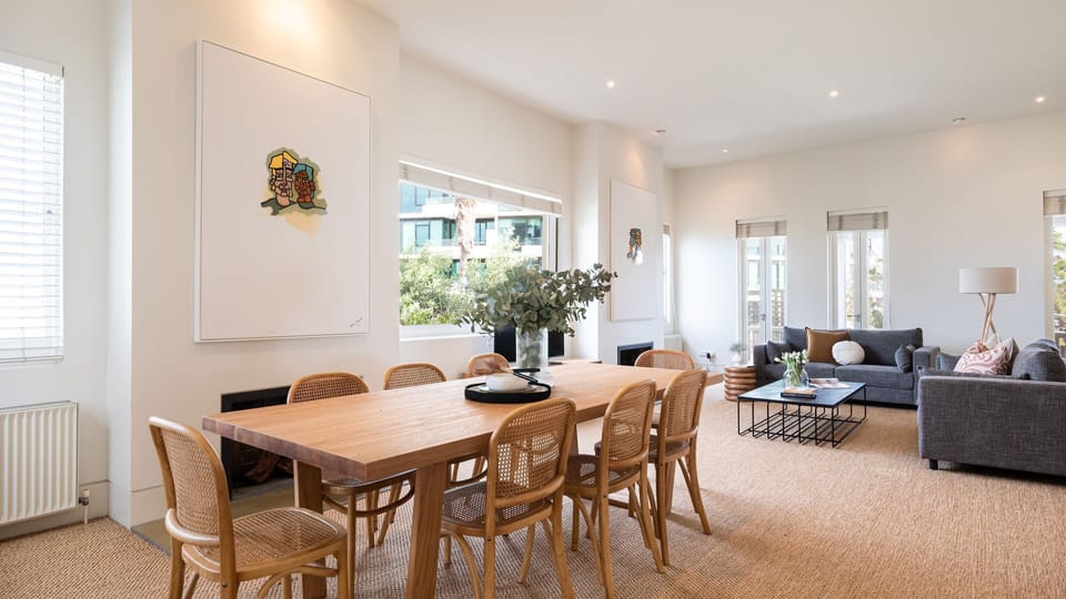 Large, light and bright living and dining space
