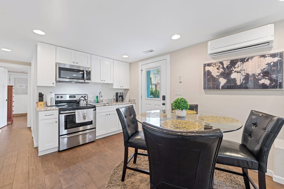 Kitchen/Dining Area