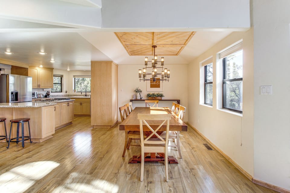 Dining Area | Dishware & Flatware Provided
