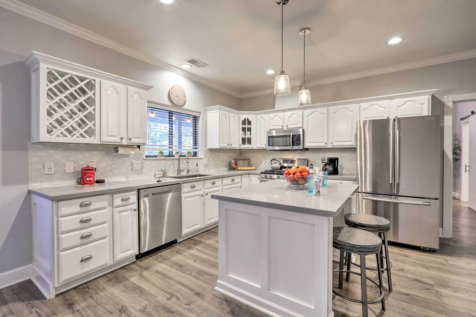 Fully Equipped Kitchen | Toaster | Spices | Ice Maker
