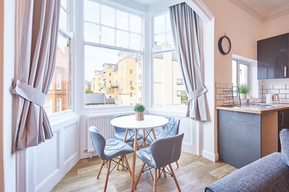 The Lookout @ Scarborough - Host & Stay
