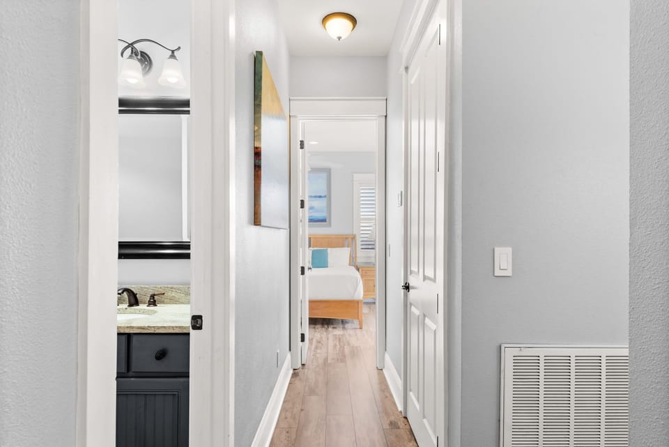 BREEZE - Hallway going to bedroom