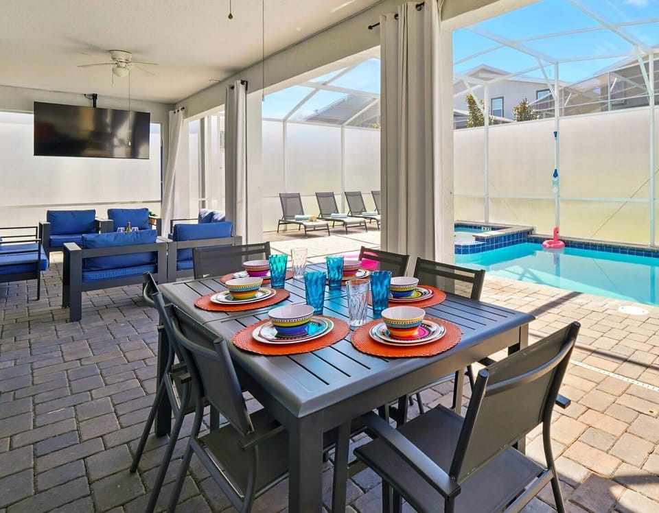 Outdoor dining and lounge area