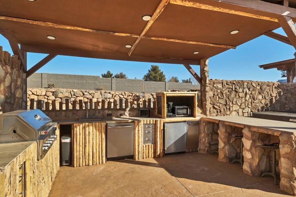Outdoor Kitchen