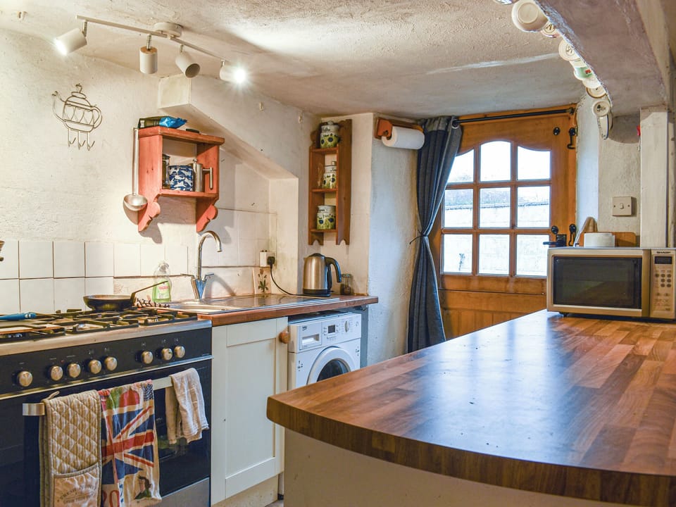 Kitchen | Hoopers Farmhouse - Hoopers Holidays, Tilshead