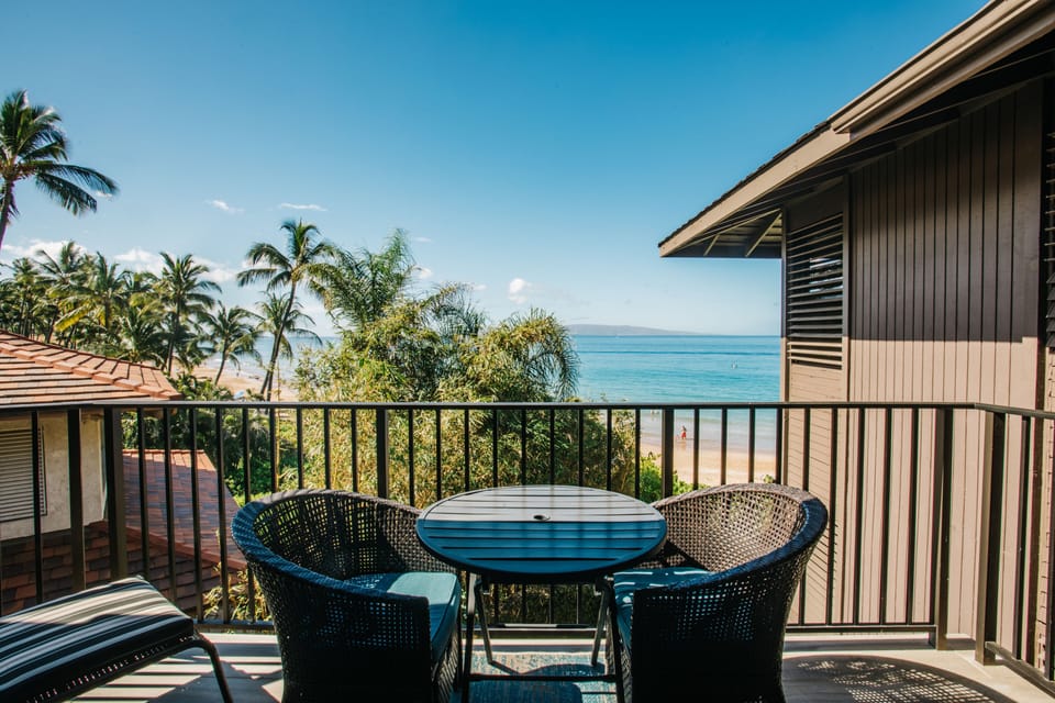 Lanai seating