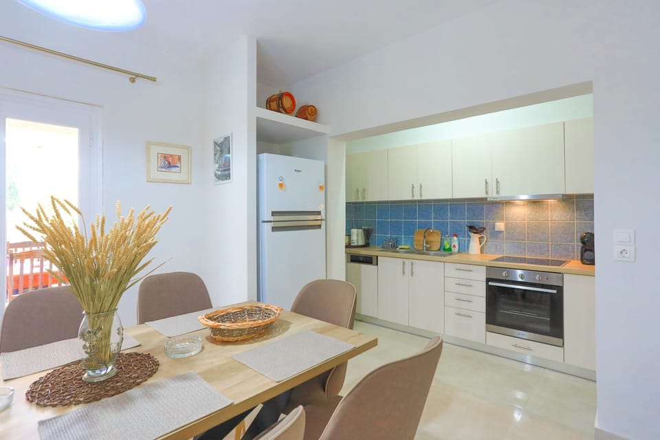 Dining alongside the kitchen