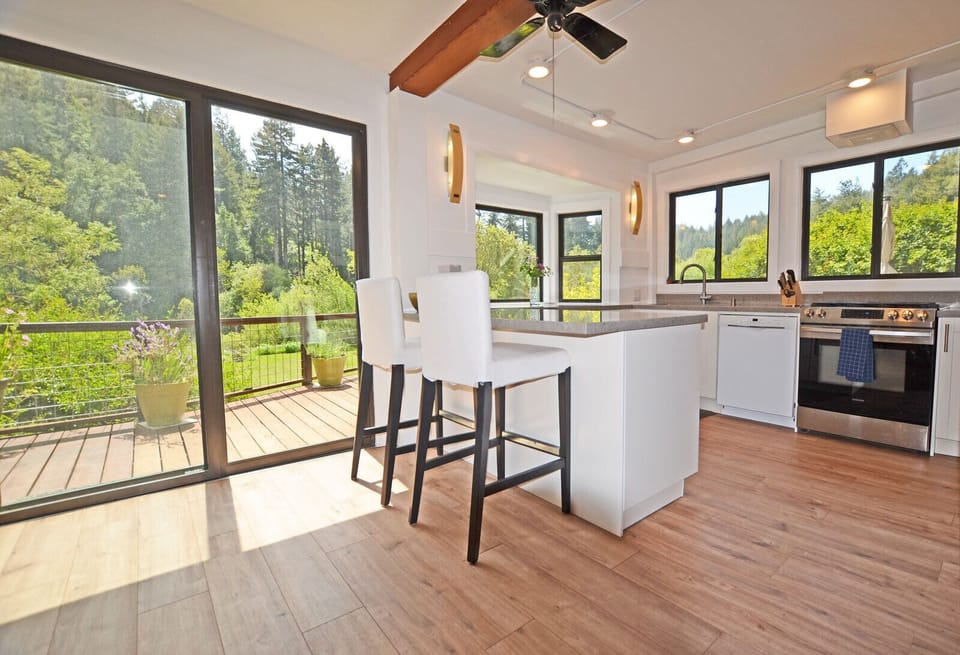 Views in every direction from the breakfast bar