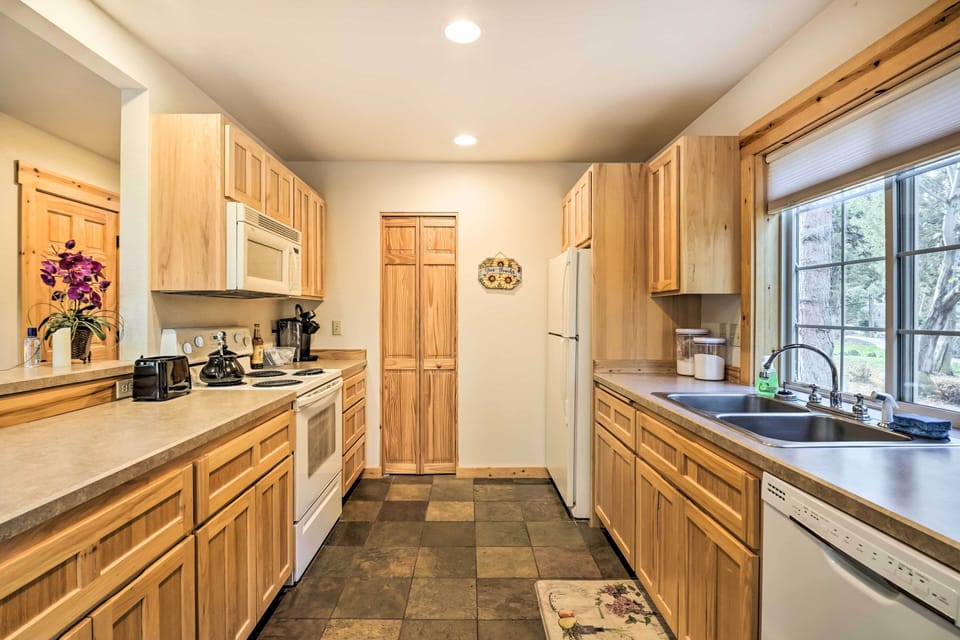 Kitchen | Main Floor | Fully Equipped