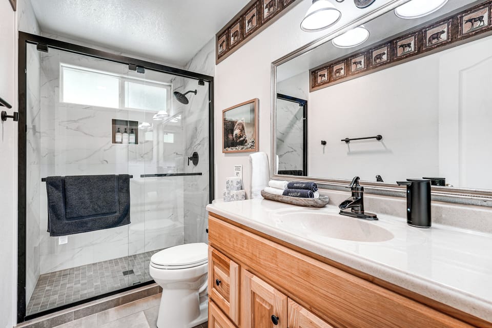 Full Bathroom | 1st Floor