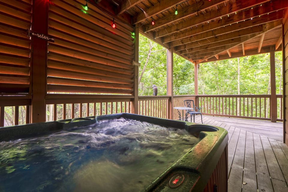 Private Hot Tub (Lower Deck) 