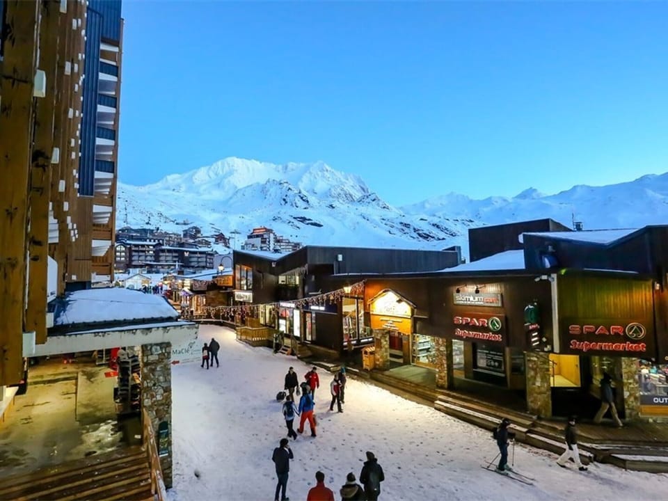 Snow and ski sports