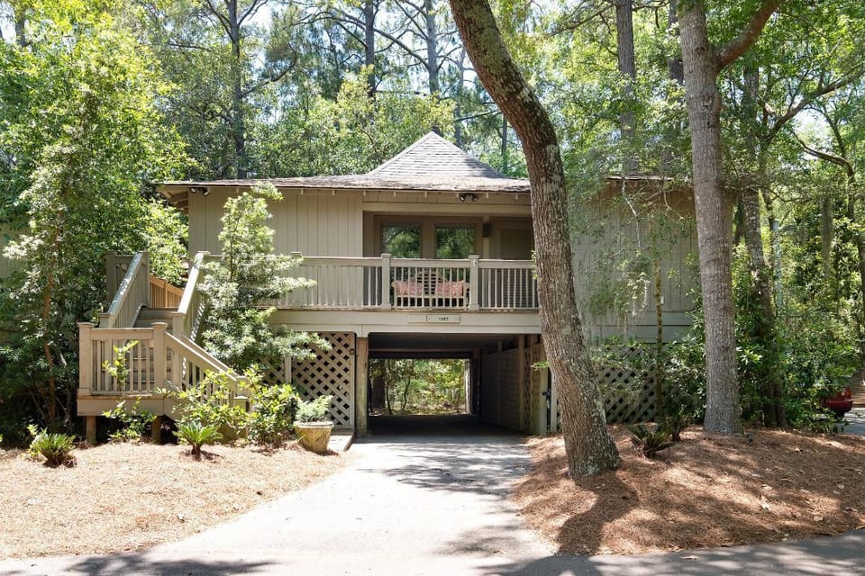 1063 Sparrow Pond, Exterior