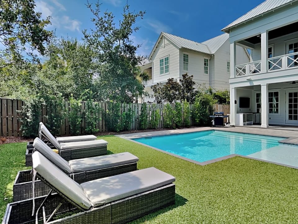 Private Pool with Sun Shelf