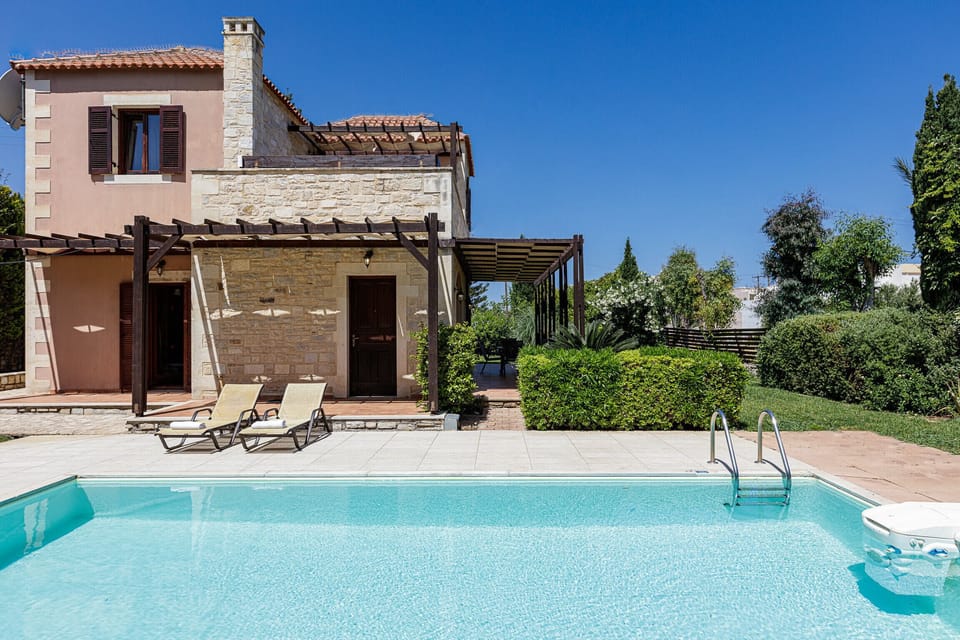 Exterior view of Private heated pool,Walking distance to beach & all amenities, Platanes,Rethymno,Crete