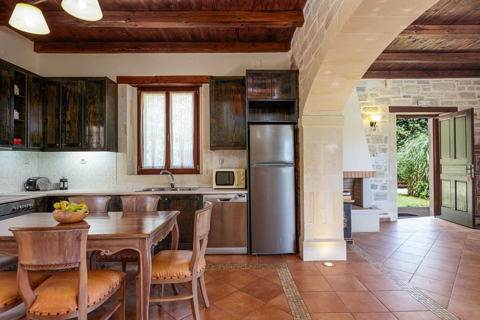 Kitchen and dining area of Private heated pool,Walking distance to beach & all amenities, Platanes,Rethymno,Crete