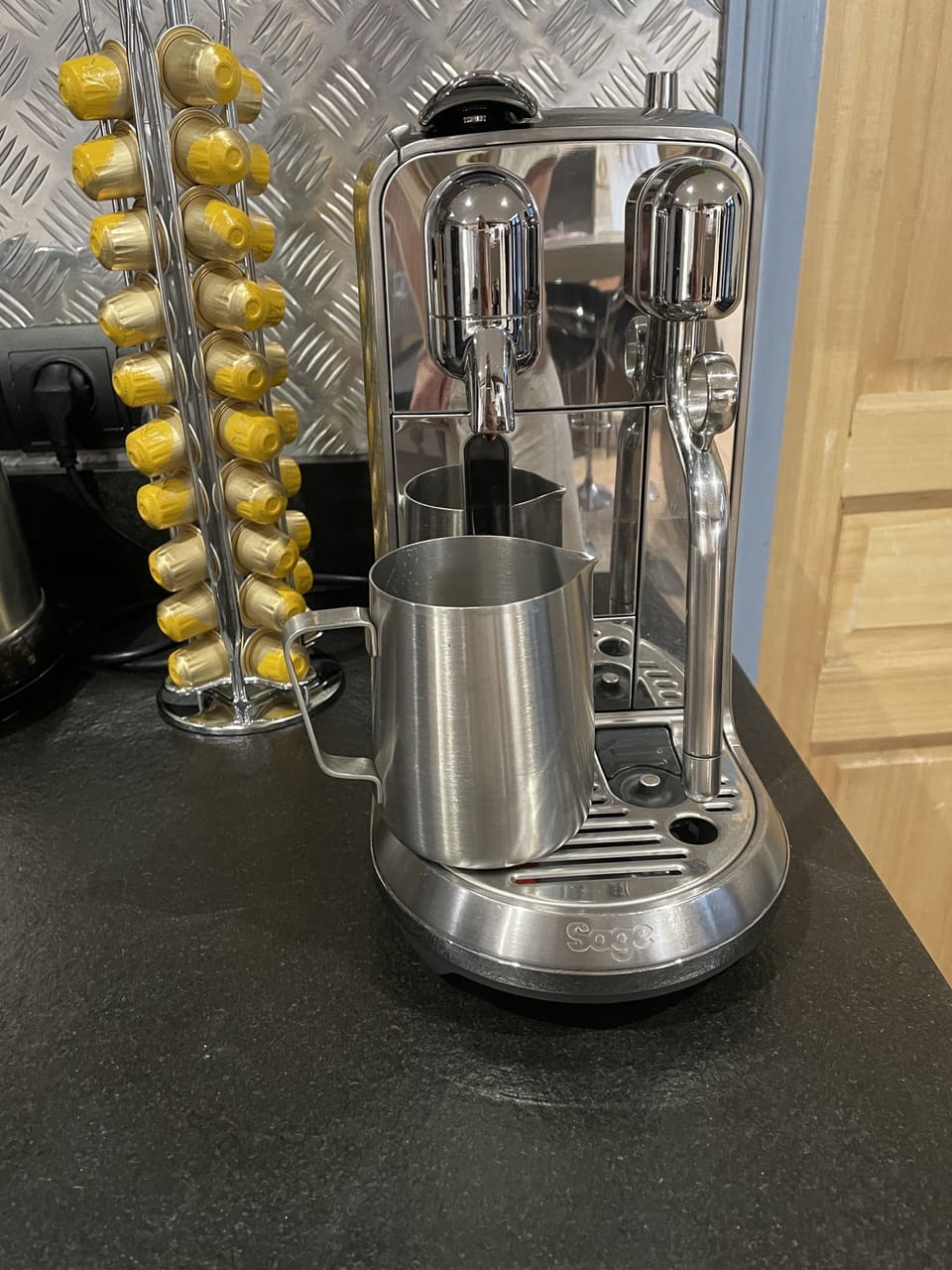Premium Nespresso with milk frother and smart presets for Lattes, espresso, etc