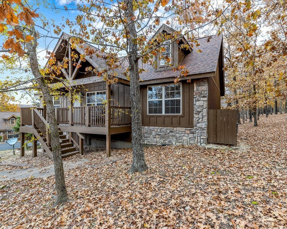 The cabin has streetside parking adjacent and a wooded area behind and around. 