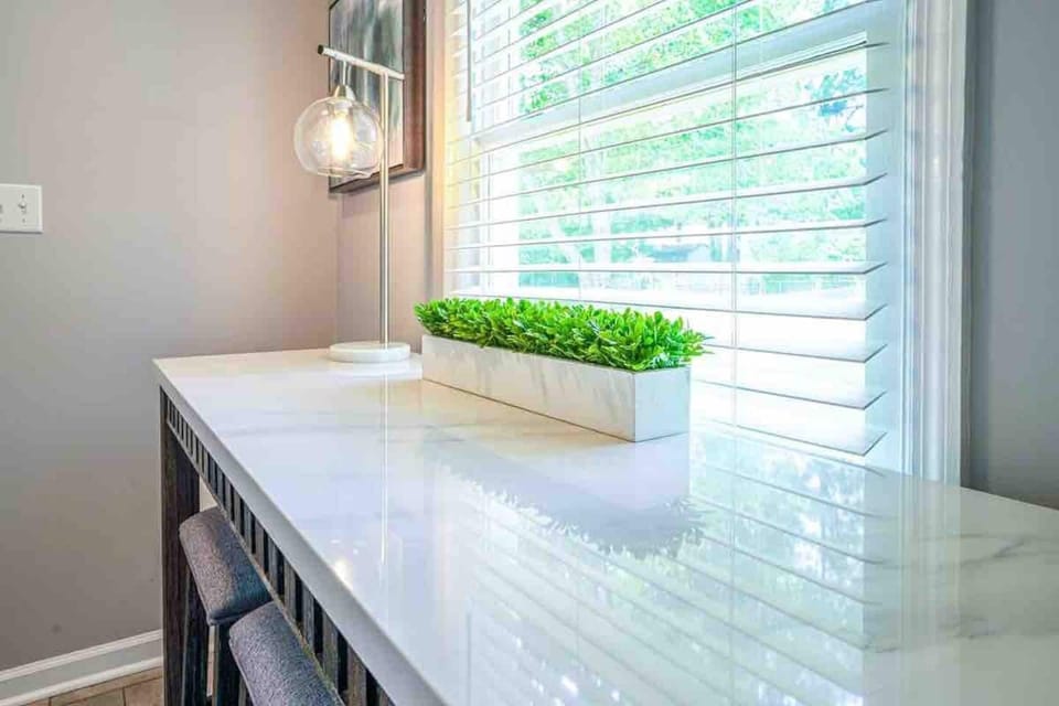 Marble top breakfast bar. 