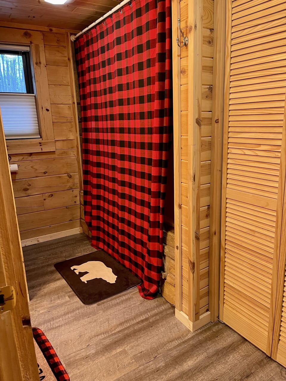 Main Floor Bathroom with Jacuzzi Tub/Shower