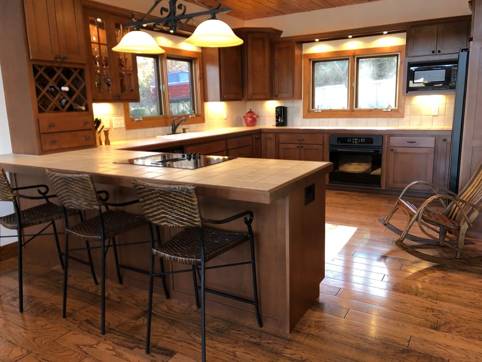 Kitchen with bar (seats 3)
