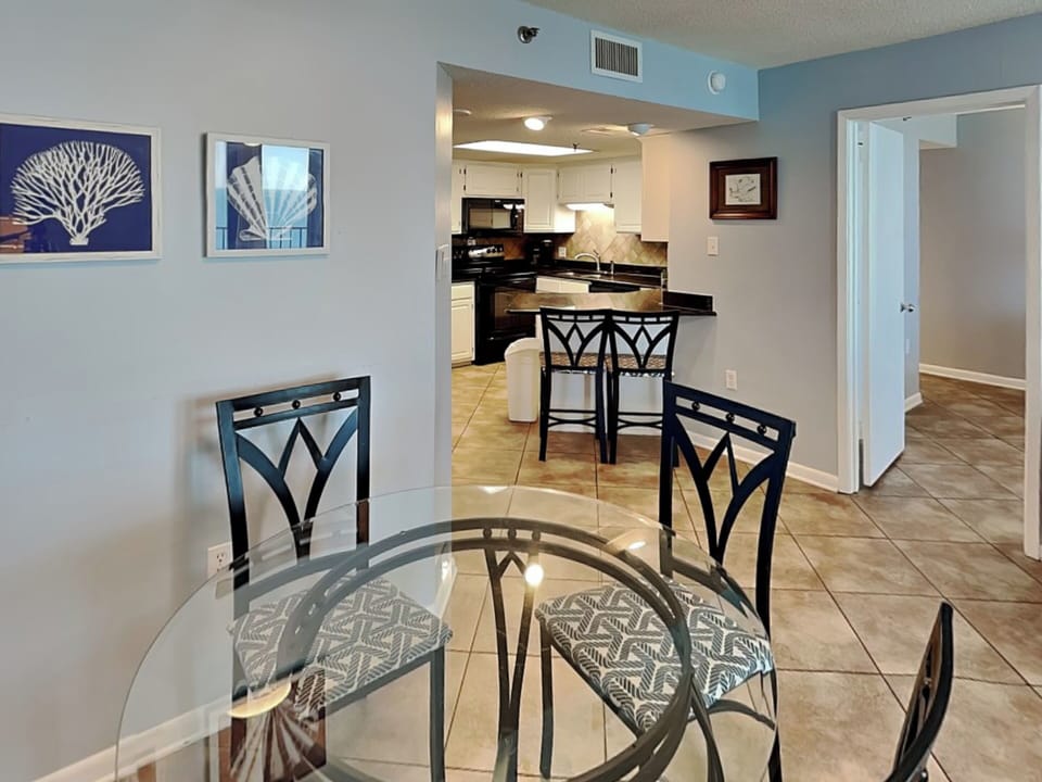 Dining Area - Seating for Four
