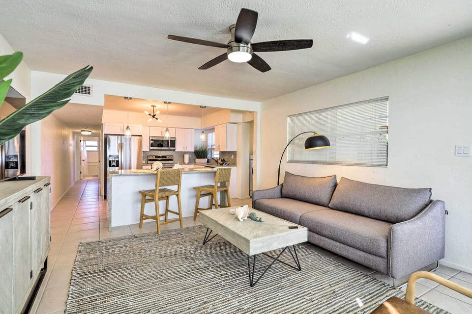 Living Room | Central A/C & Heat | Books | Board Games