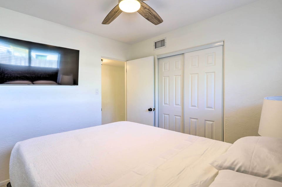 Bedroom 2 | Smart TV w/ Cable