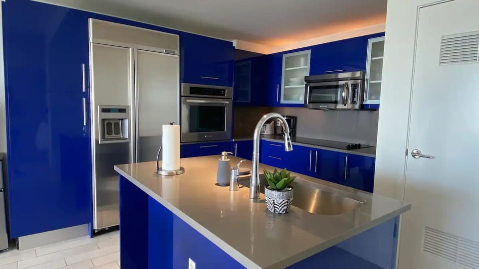 Fully Equipped kitchen with basics for cooking