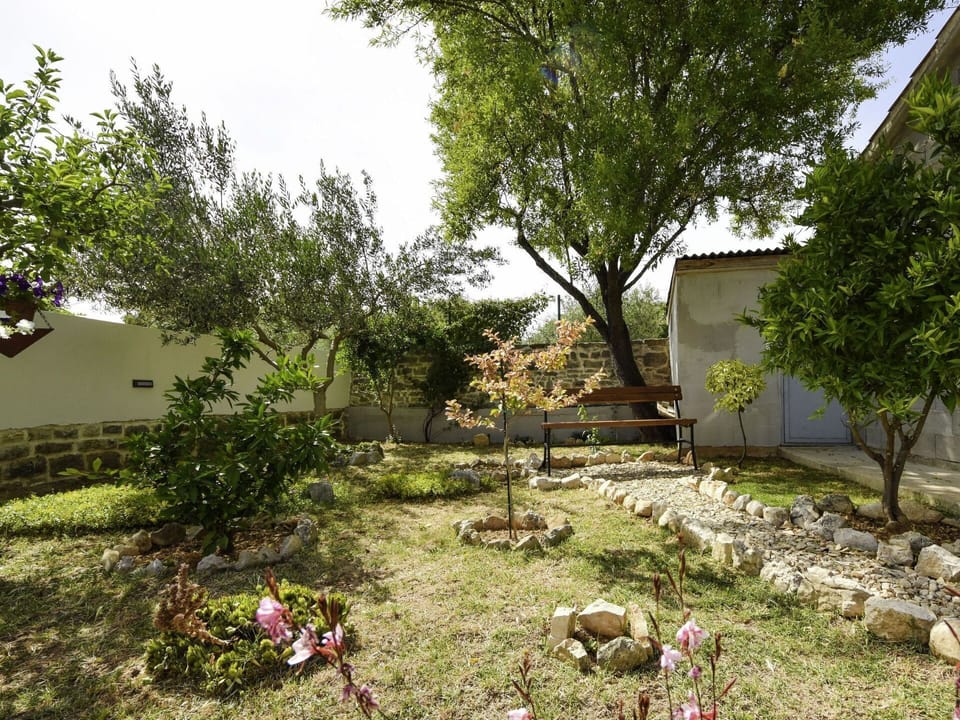 Water, Sky, Property, Plant, Building, Cloud, Swimming Pool, Tree, Residential Area, Grass