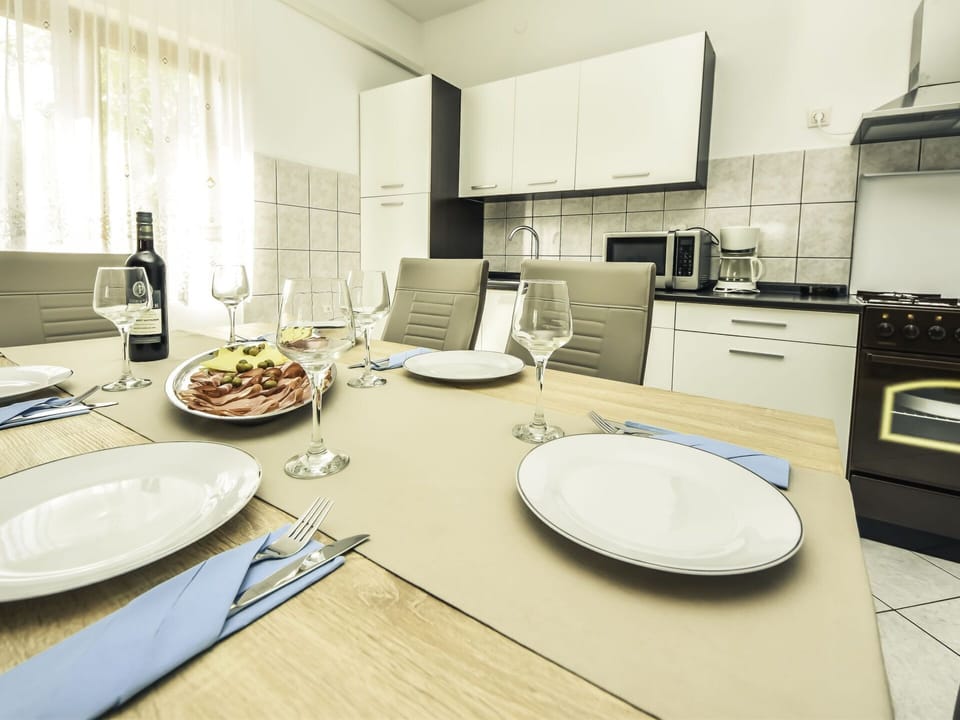 Water, Sky, Property, Plant, Building, Cloud, Swimming Pool, Tree, Residential Area, Grass