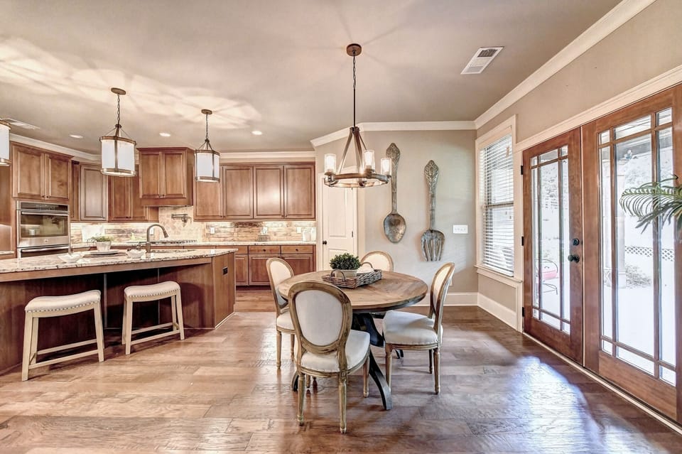 Main kitchen and breakfast area on 1st floor