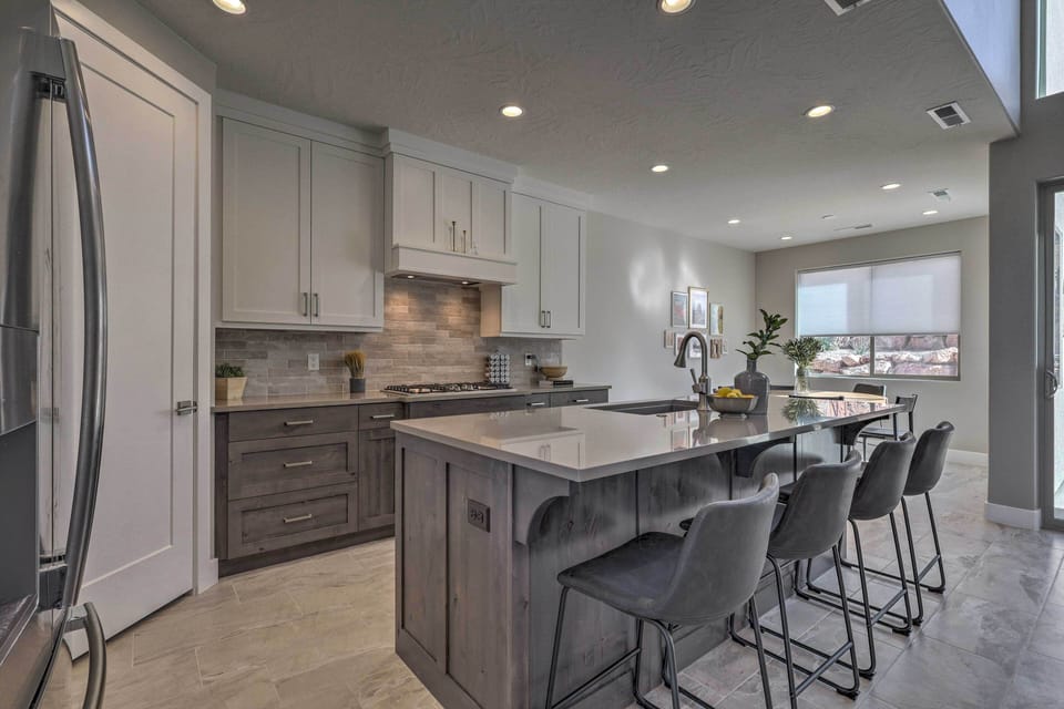 Kitchen | 4-Person Breakfast Bar | High Chair | Basic Cooking Essentials