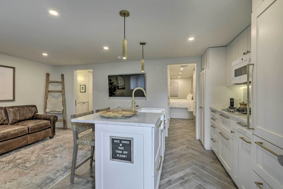 Living Area & Kitchen | Fully Equipped | Microwave | Toaster | Water Filter