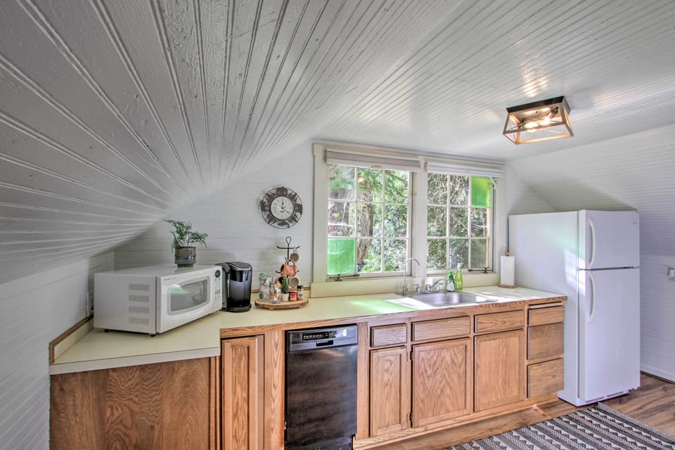 Fully Equipped Kitchen | Keurig Coffee Maker