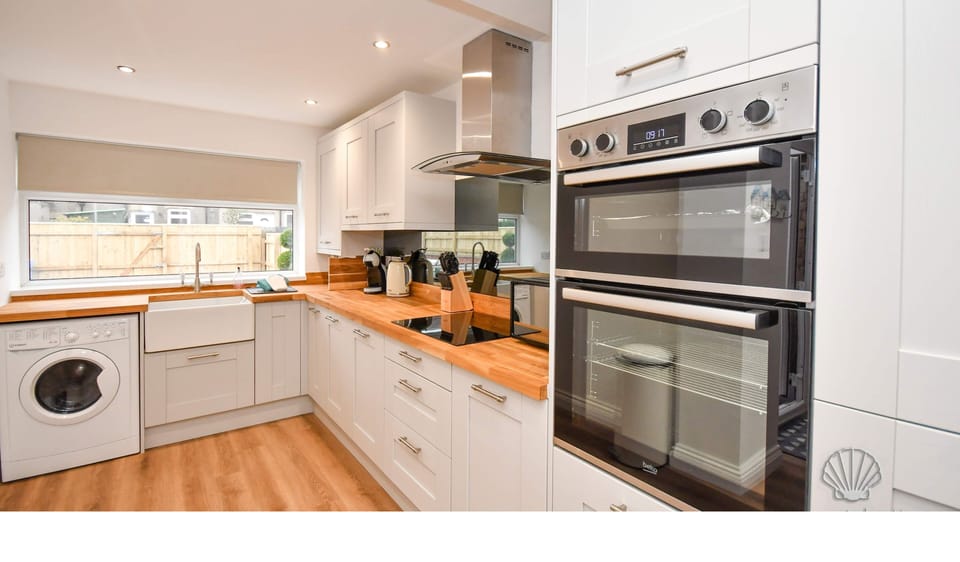 fully equipped kitchen with washer dryer, double oven, hob, microwave, toaster,