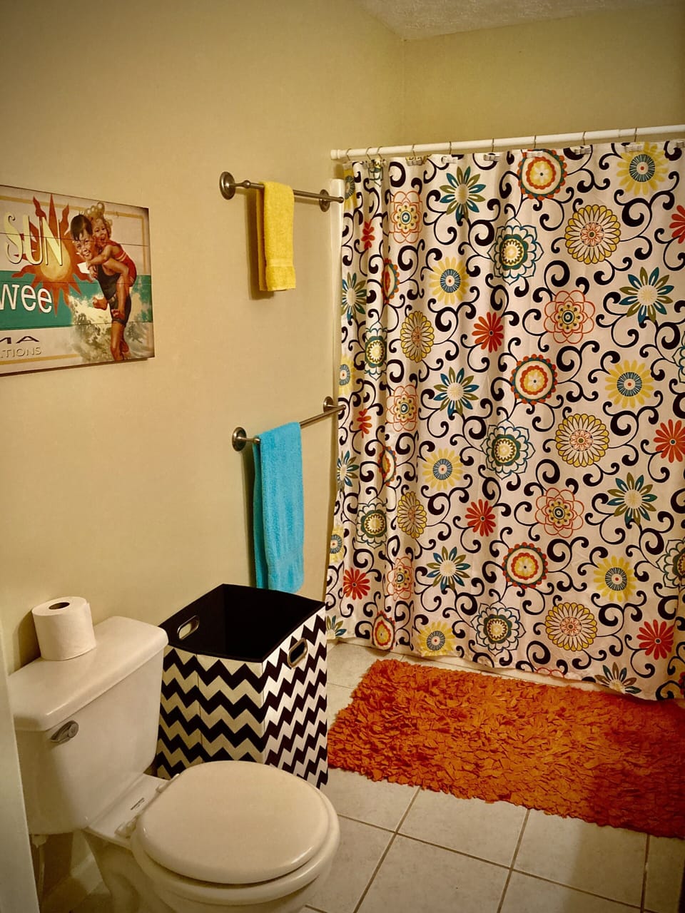 Upstairs full bathroom.