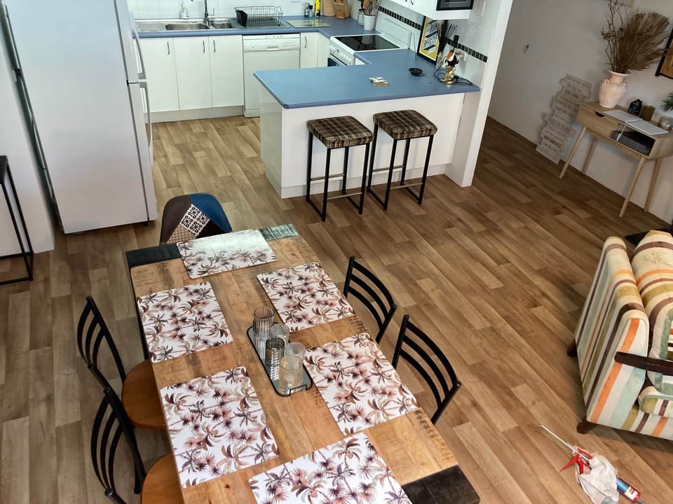 Comfortable dining (1)