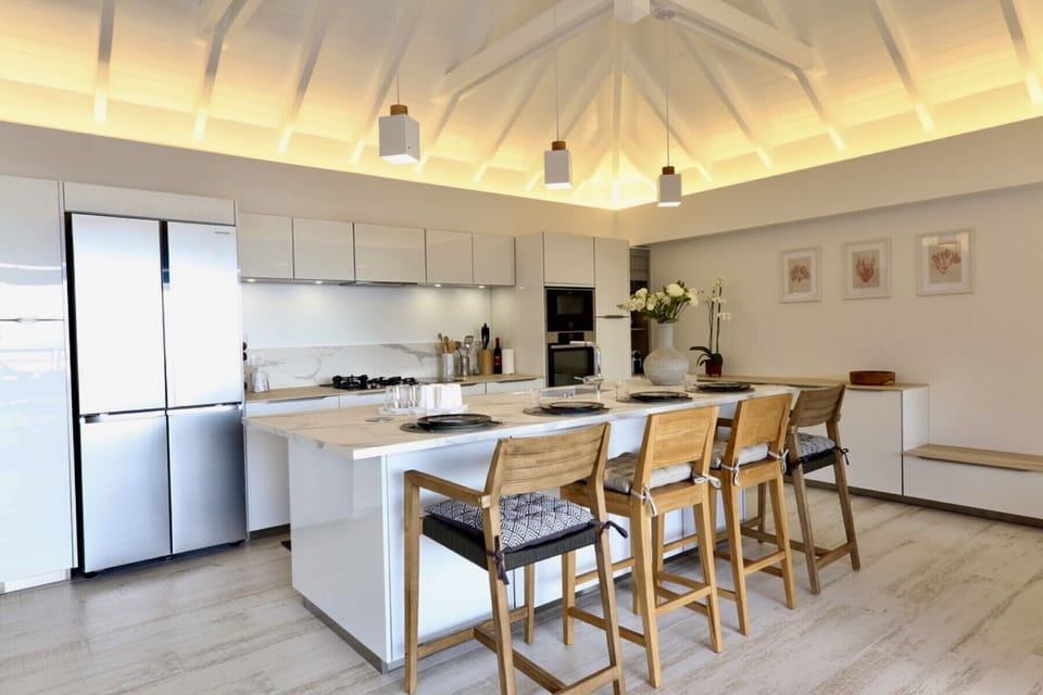 Fully equipped American kitchen with central island open to the terrace.