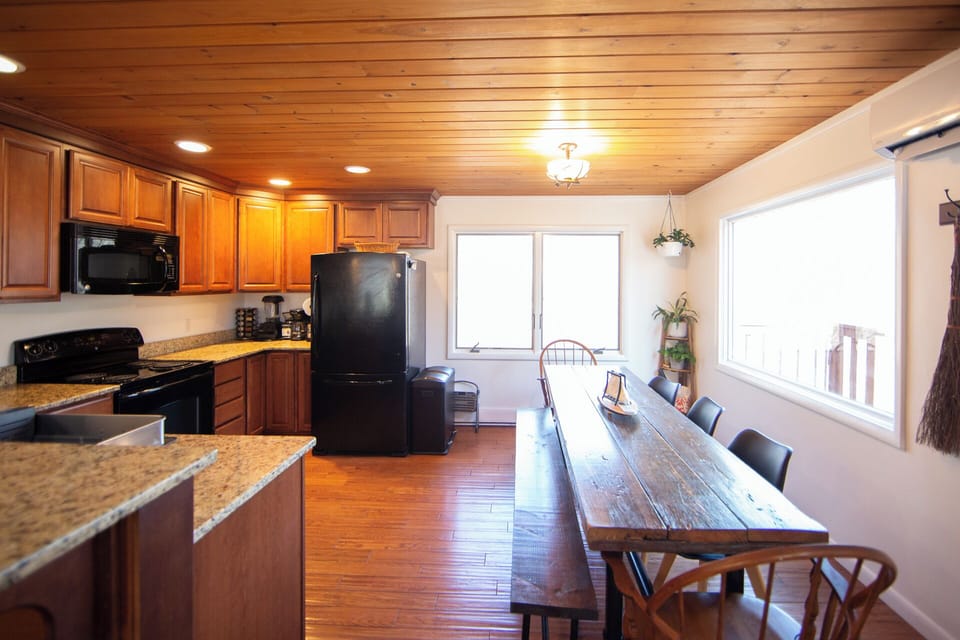 kitchen/dining